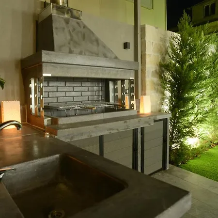 Damona 2br Luxury With Garden - κοντά στο κέντρο * Iraklion
